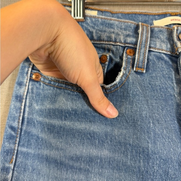 Levi's Wedgie Fit Straight Leg Distressed Raw Hem Jeans - Picture 4 of 14
